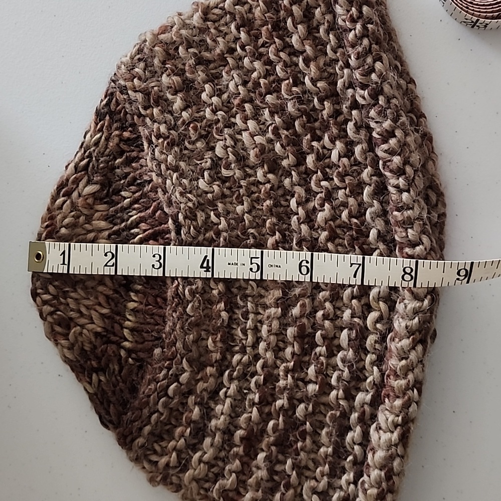 Wool knitted hat - Picture 2 of 3